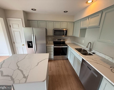 7123 Maiden Point Place - Photo Thumbnail 6