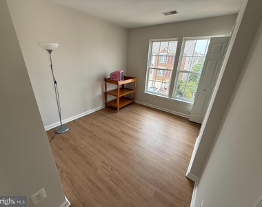 7123 Maiden Point Place - Photo Thumbnail 18