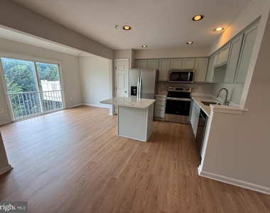 7123 Maiden Point Place - Photo Thumbnail 8