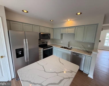 7123 Maiden Point Place - Photo Thumbnail 9