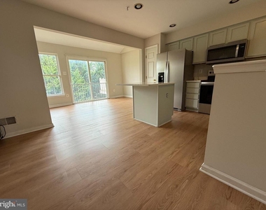 7123 Maiden Point Place - Photo Thumbnail 10
