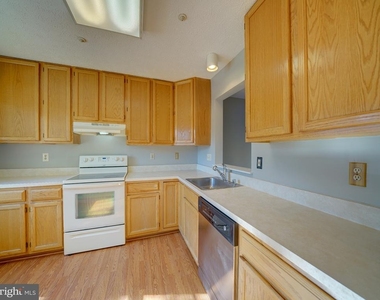 9314 Lawson Lane - Photo Thumbnail 19