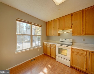 9314 Lawson Lane - Photo Thumbnail 18