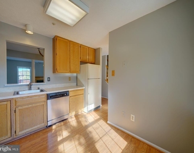 9314 Lawson Lane - Photo Thumbnail 16