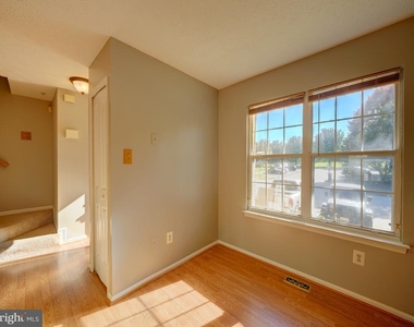 9314 Lawson Lane - Photo Thumbnail 17