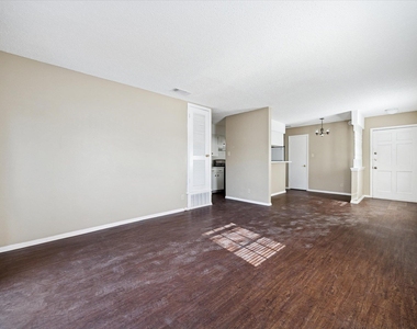 908 B Kirschner Pl - Photo Thumbnail 2