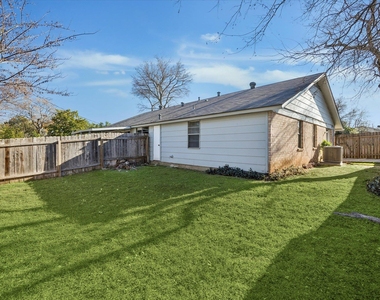 908 B Kirschner Pl - Photo Thumbnail 9