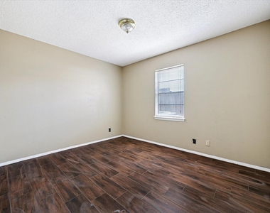 908 B Kirschner Pl - Photo Thumbnail 7