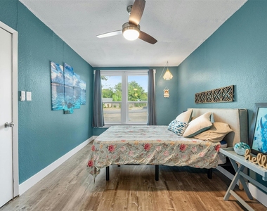 2523 E Stassney Ln - Photo Thumbnail 16