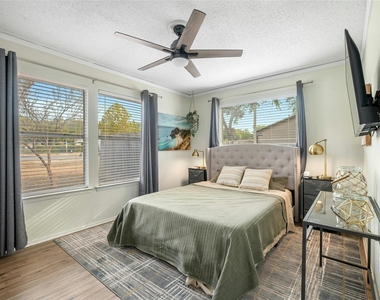 2523 E Stassney Ln - Photo Thumbnail 18
