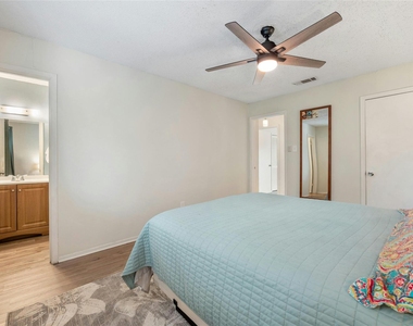 2523 E Stassney Ln - Photo Thumbnail 12