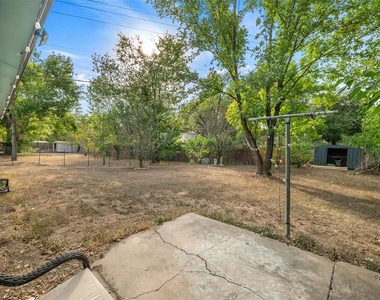 2523 E Stassney Ln - Photo Thumbnail 23