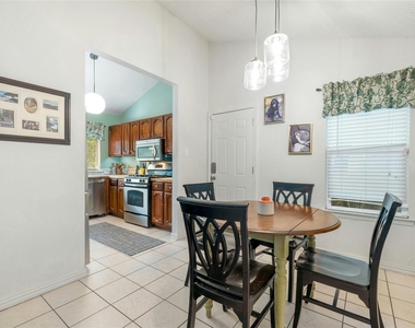 2523 E Stassney Ln - Photo Thumbnail 5
