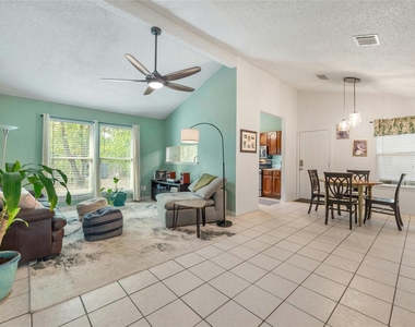 2523 E Stassney Ln - Photo Thumbnail 2