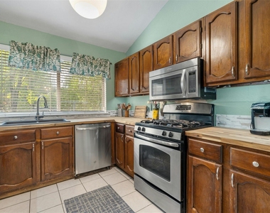 2523 E Stassney Ln - Photo Thumbnail 8