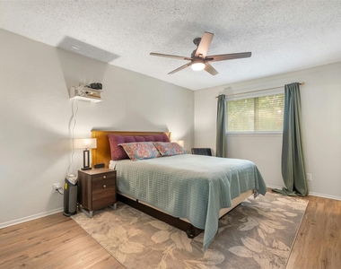 2523 E Stassney Ln - Photo Thumbnail 10
