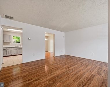 16 Meadowside Court - Photo Thumbnail 5