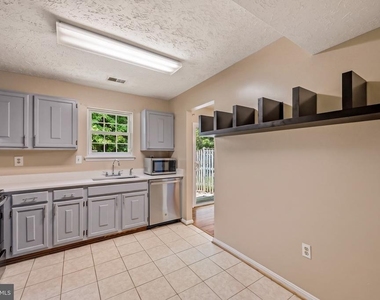 16 Meadowside Court - Photo Thumbnail 19