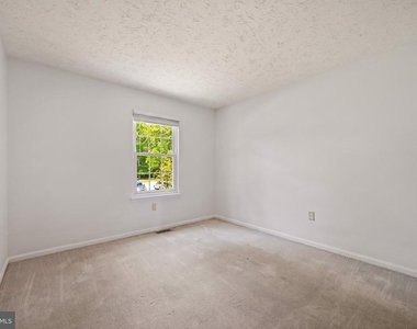 16 Meadowside Court - Photo Thumbnail 28