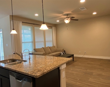 347 Madison Oaks - Photo Thumbnail 8