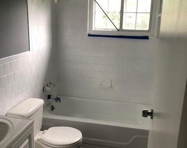 1314 Woodbridge - Photo Thumbnail 8