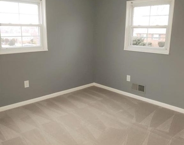 1314 Woodbridge - Photo Thumbnail 7