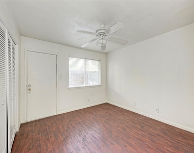 1010 W 23 Rd St - Photo Thumbnail 12