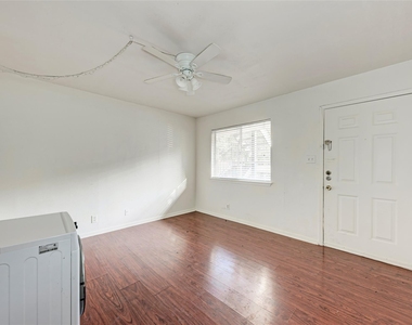 1010 W 23 Rd St - Photo Thumbnail 8