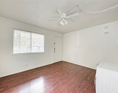 1010 W 23 Rd St - Photo Thumbnail 7