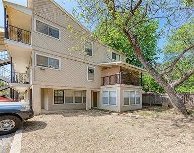 1010 W 23 Rd St - Photo Thumbnail 3
