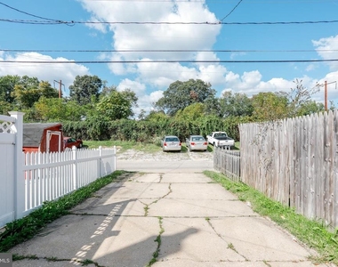 1046 Middlesex Road - Photo Thumbnail 8