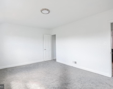 1046 Middlesex Road - Photo Thumbnail 6