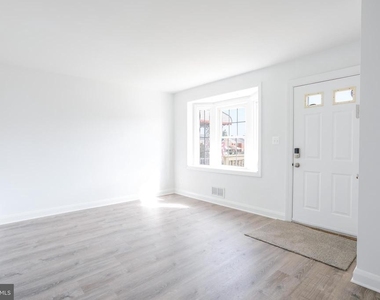 1046 Middlesex Road - Photo Thumbnail 11