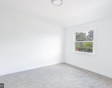 1046 Middlesex Road - Photo Thumbnail 12