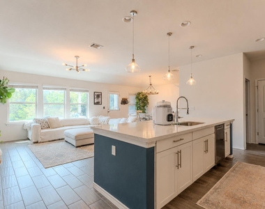 11813 Arran St - Photo Thumbnail 4