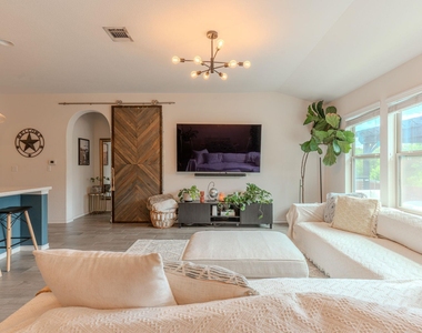 11813 Arran St - Photo Thumbnail 10