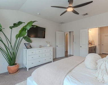 11813 Arran St - Photo Thumbnail 16