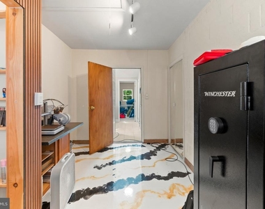 10 N Meadow Drive - Photo Thumbnail 21