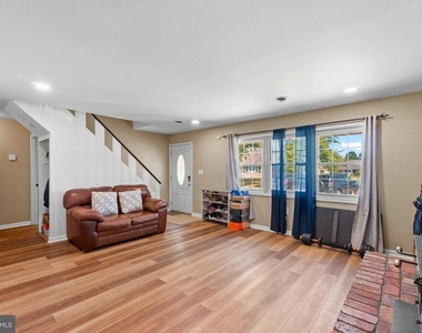 10 N Meadow Drive - Photo Thumbnail 2