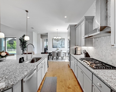 4809 Serene Hills Dr - Photo Thumbnail 10