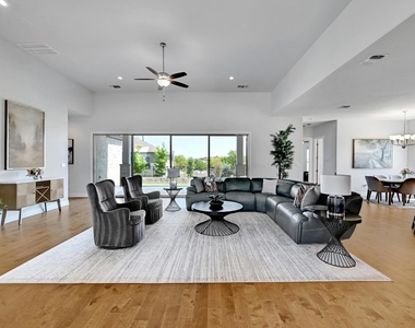 4809 Serene Hills Dr - Photo Thumbnail 1
