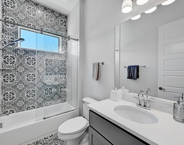 4809 Serene Hills Dr - Photo Thumbnail 20