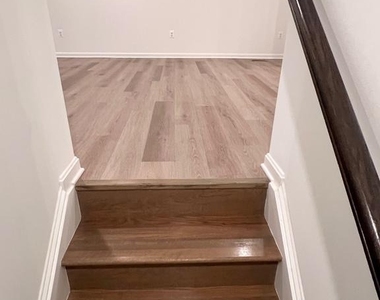 357 Andrew Court - Photo Thumbnail 11