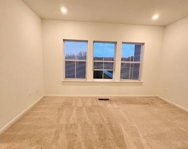 357 Andrew Court - Photo Thumbnail 32