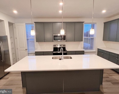 357 Andrew Court - Photo Thumbnail 12