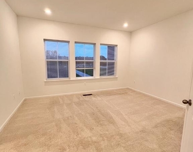 357 Andrew Court - Photo Thumbnail 31