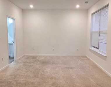 357 Andrew Court - Photo Thumbnail 5