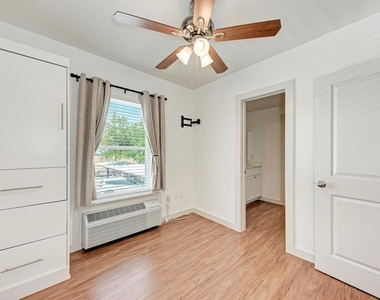 306 E 30th St - Photo Thumbnail 18