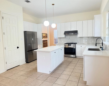 15220 Calaveras Dr - Photo Thumbnail 4