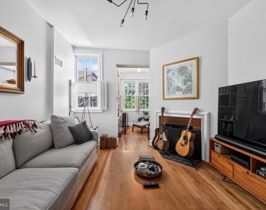 715 A Street Ne - Photo Thumbnail 8